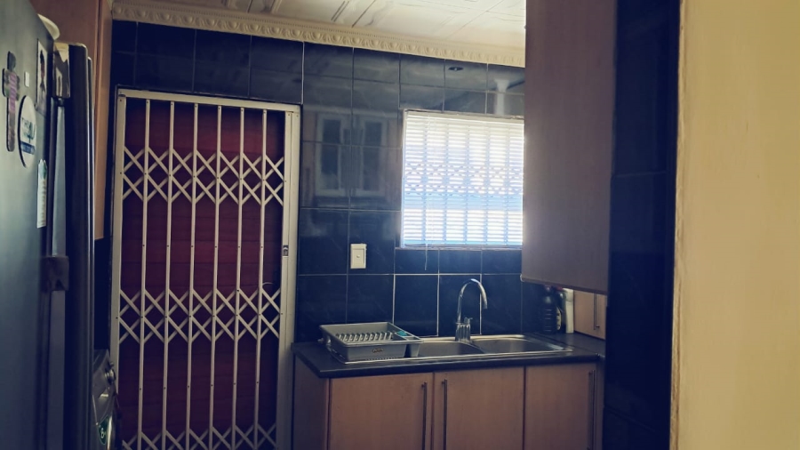 5 Bedroom Property for Sale in Ilitha Park Western Cape